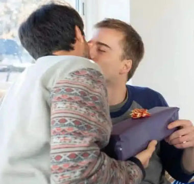Why Poppers Make Unique Presents